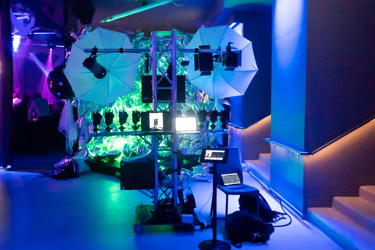 Eine 3D Bullet Time Fotobox mit 11 Kameras, Lichtformern und Social sharing Station für ein Event in Wien.